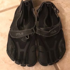 Children’s size 5 FILA ez-slides